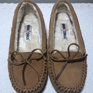 Minnetonka Mocassins Slipper size 6